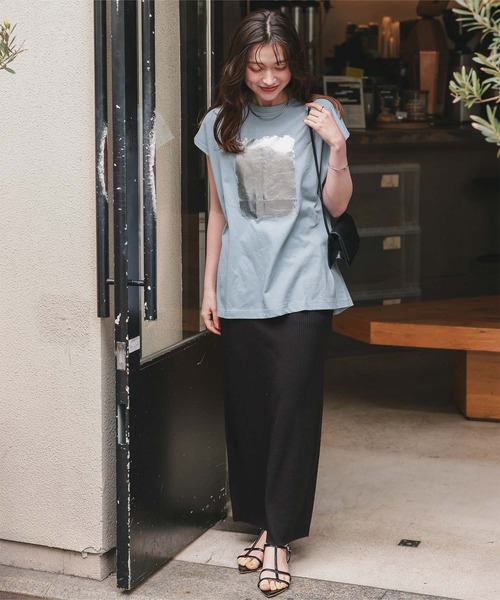 titivate(ティティベイト)の「箔プリントフレンチスリーブTシャツ(Tシャツ/カットソー・レディース・ブルー/チャコール/オフホワイト・L/M/S)」の20枚目の写真