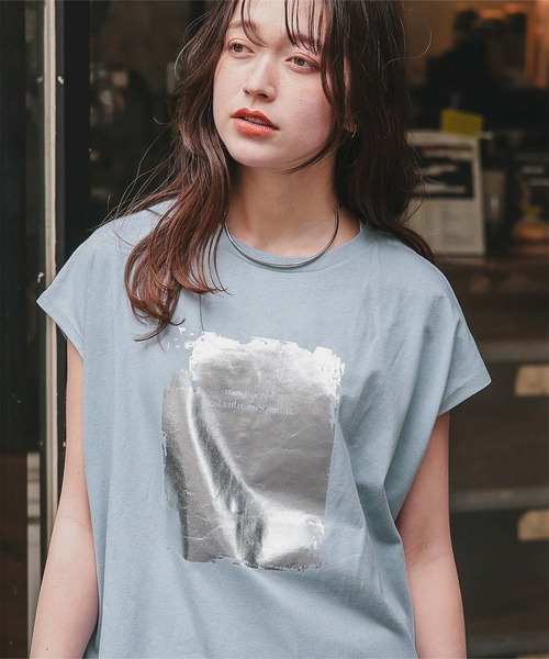 titivate(ティティベイト)の「箔プリントフレンチスリーブTシャツ(Tシャツ/カットソー・レディース・ブルー/チャコール/オフホワイト・L/M/S)」の22枚目の写真