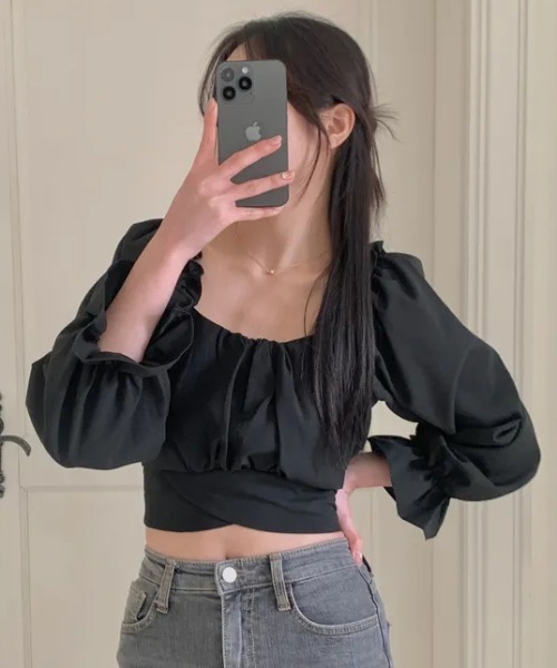 Per sist ence(パーシエンス)の「パフスリーブクロップド丈バックリボントップス(Tシャツ/カットソー・レディース・ブラック/ホワイト/ピンク・FREE)」の1枚目の写真