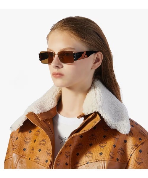 MCM（エムシーエム）の「Laurel レクタンギュラー サングラス（サングラス・メンズ・ブラック・ONE SIZE）」の2枚目の写真