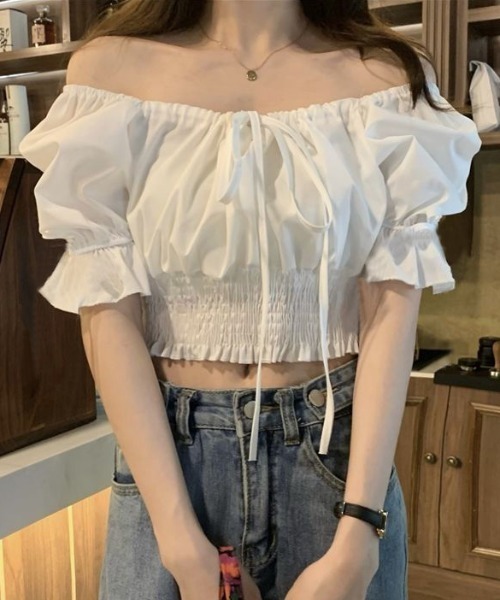 Mejoul（メジュール）の「2way シャーリングウエストパフスリーブブラウス（シャツ/ブラウス・レディース・ホワイト/ブルー・S/L/M）」の2枚目の写真