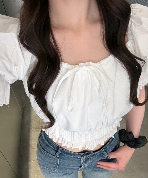 Mejoul（メジュール）の「2way シャーリングウエストパフスリーブブラウス（シャツ/ブラウス・レディース・ホワイト/ブルー・S/L/M）」の4枚目の写真