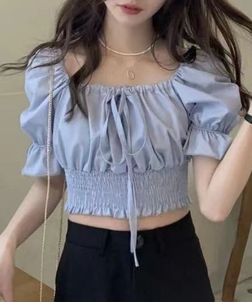 Mejoul（メジュール）の「2way シャーリングウエストパフスリーブブラウス（シャツ/ブラウス・レディース・ホワイト/ブルー・S/L/M）」の7枚目の写真