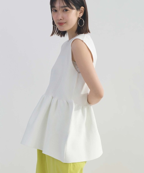 PICCIN PERLA(ピッチンペルラ)の「ノ-スリーブペプラムニット(ニット/セーター・レディース・オフホワイト/ブラック/ホワイト系その他・M)」の5枚目の写真