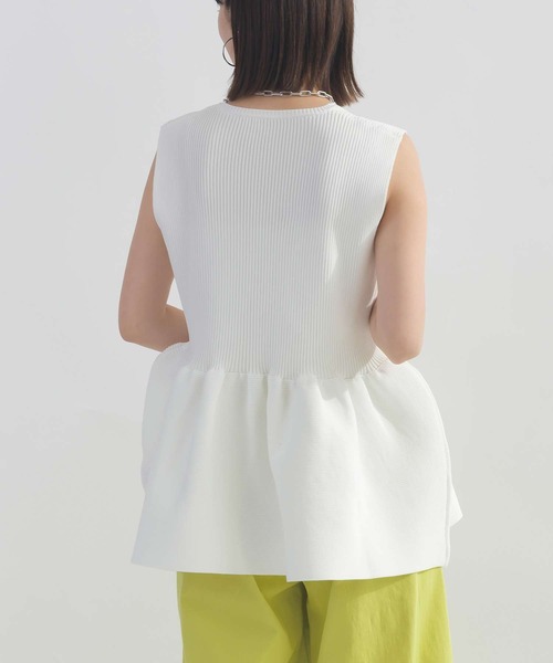 PICCIN PERLA(ピッチンペルラ)の「ノ-スリーブペプラムニット(ニット/セーター・レディース・オフホワイト/ブラック/ホワイト系その他・M)」の6枚目の写真