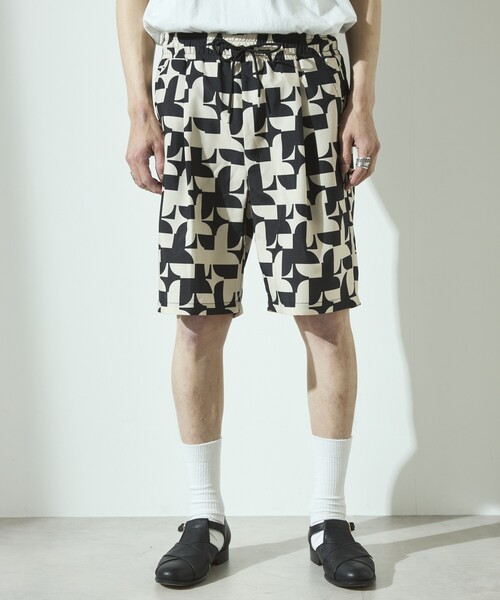 Firsthand（ファーストハンド）の「Firsthand/ファーストハンド パターン イージーショーツ / 総柄デザインショートパンツ / セットアップ対応（その他パンツ・メンズ・オフホワイト/ベージュ/ブラック・L/M）」の7枚目の写真