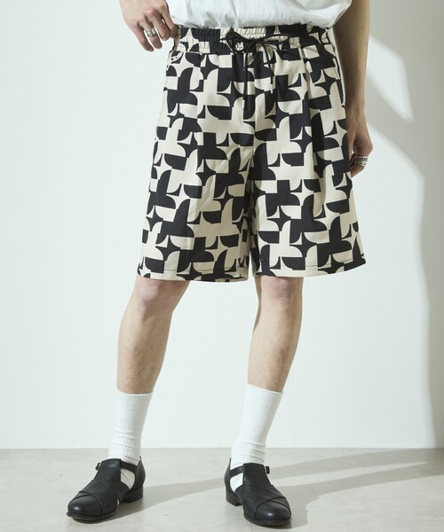 Firsthand（ファーストハンド）の「Firsthand/ファーストハンド パターン イージーショーツ / 総柄デザインショートパンツ / セットアップ対応（その他パンツ・メンズ・オフホワイト/ベージュ/ブラック・L/M）」の4枚目の写真