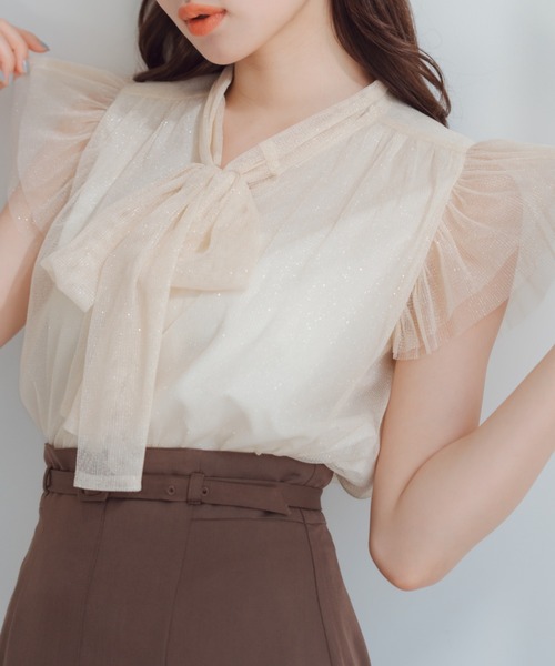 MISCH MASCH(ミッシュマッシュ)の「ラメチュールボウタイフリルブラウス(シャツ/ブラウス・レディース・イエロー/ピンク/ホワイト・フリ-)」の2枚目の写真