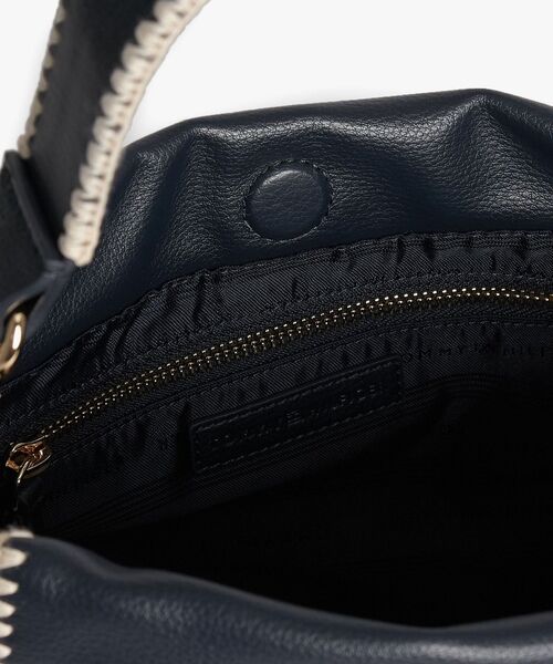 TOMMY HILFIGER(トミーヒルフィガー)の「ソフトサマーバケットバッグ(ショルダーバッグ・レディース・ベージュ/ネイビー・FREE)」の8枚目の写真