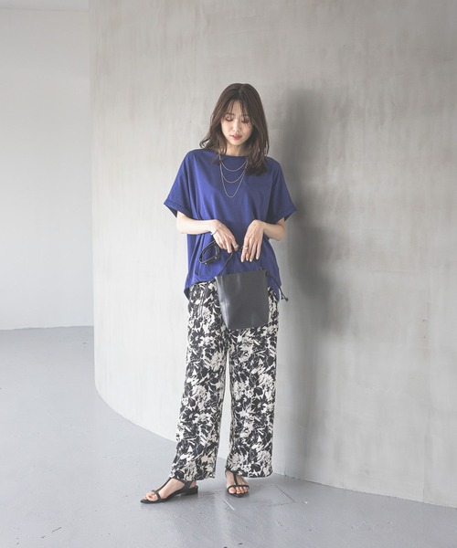 GLOBAL WORK（グローバルワーク）の「フローズンTドルマンプルオーバー/451572（Tシャツ/カットソー・レディース・オフホワイト/ホワイト×ブラック/ブラウン系その他/ブラック/ロイヤルブルー/レッド系その他・SMALL/MEDIUM/LARGE）」の7枚目の写真