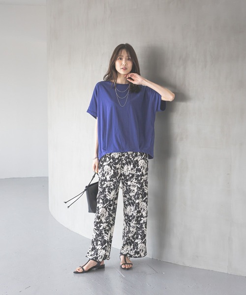 GLOBAL WORK（グローバルワーク）の「フローズンTドルマンプルオーバー/451572（Tシャツ/カットソー・レディース・オフホワイト/ホワイト×ブラック/ブラウン系その他/ブラック/ロイヤルブルー/レッド系その他・SMALL/MEDIUM/LARGE）」の8枚目の写真