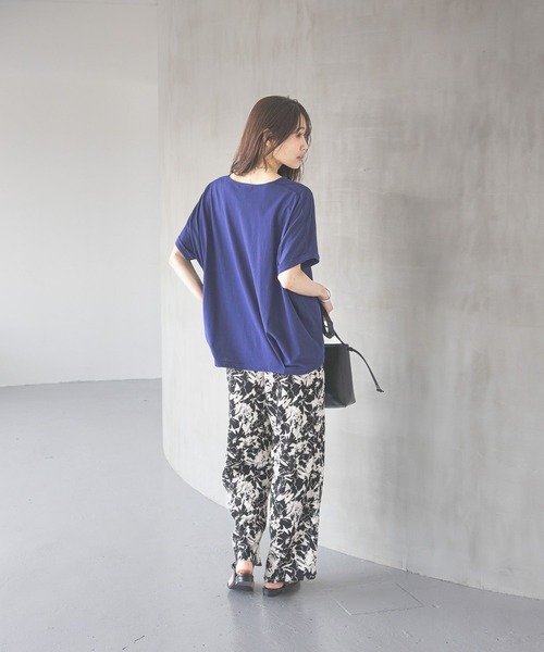 GLOBAL WORK（グローバルワーク）の「フローズンTドルマンプルオーバー/451572（Tシャツ/カットソー・レディース・オフホワイト/ホワイト×ブラック/ブラウン系その他/ブラック/ロイヤルブルー/レッド系その他・SMALL/MEDIUM/LARGE）」の10枚目の写真