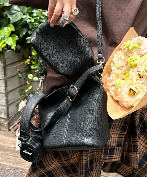 Alley Tokyo(アリートーキョー)の「ポーチとセットのショルダーBag(ショルダーバッグ・レディース・レッド/オフホワイト/ブラック/イエロー・FREE)」の3枚目の写真