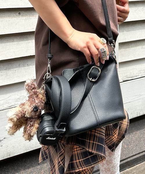 Alley Tokyo(アリートーキョー)の「ポーチとセットのショルダーBag(ショルダーバッグ・レディース・レッド/オフホワイト/ブラック/イエロー・FREE)」の6枚目の写真