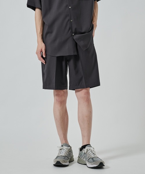 markaware（マーカウェア）の「FLAT TAPERED EASY SHORTS（その他パンツ・メンズ・ネイビー/ブラック/チャコールグレー・1/2）」の3枚目の写真