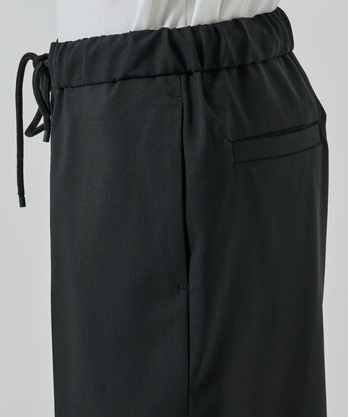 markaware（マーカウェア）の「FLAT TAPERED EASY SHORTS（その他パンツ・メンズ・ネイビー/ブラック/チャコールグレー・1/2）」の5枚目の写真