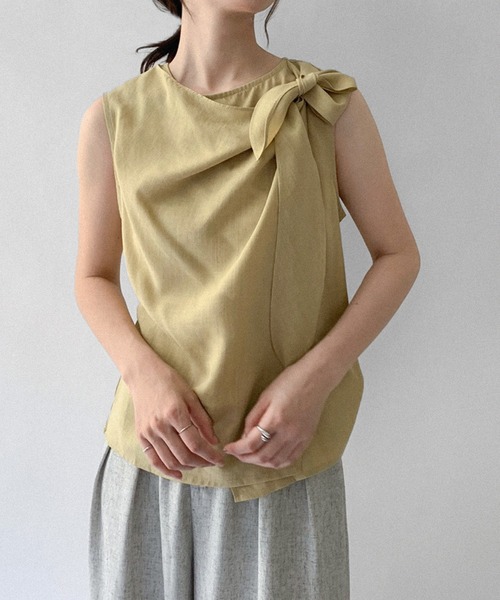 on:nue（オンニュ）の「【on:nue】アシンメトリードレープリボンブラウス（シャツ/ブラウス・レディース・グレー/ホワイト/イエロー・FREE）」の3枚目の写真