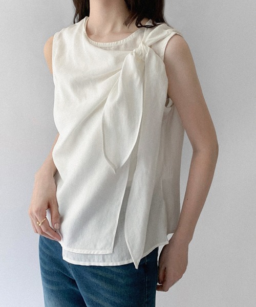 on:nue（オンニュ）の「【on:nue】アシンメトリードレープリボンブラウス（シャツ/ブラウス・レディース・グレー/ホワイト/イエロー・FREE）」の8枚目の写真