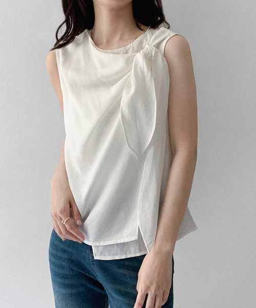 on:nue（オンニュ）の「【on:nue】アシンメトリードレープリボンブラウス（シャツ/ブラウス・レディース・グレー/ホワイト/イエロー・FREE）」の5枚目の写真