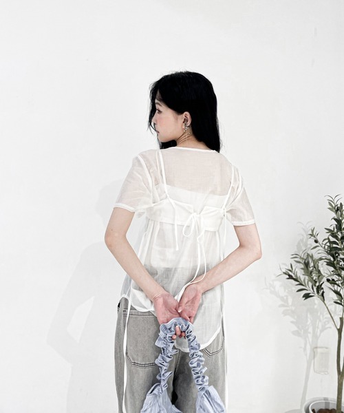 Y/lim(イリム)の「2ピースシアーシャツキャミセット(シャツ/ブラウス・レディース・ブルー/オフホワイト/グレー/ブラック・FREE)」の13枚目の写真