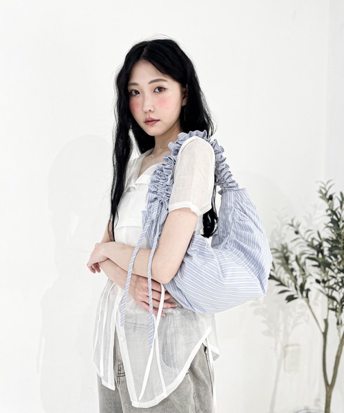 Y/lim(イリム)の「2ピースシアーシャツキャミセット(シャツ/ブラウス・レディース・ブルー/オフホワイト/グレー/ブラック・FREE)」の12枚目の写真