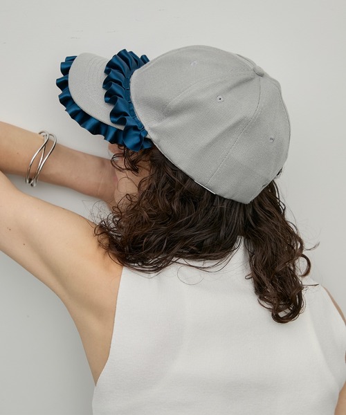uyu.（ウユ）の「サテンダブルフリルキャップ（キャップ・レディース・グレー/ネイビー・FREE）」の2枚目の写真