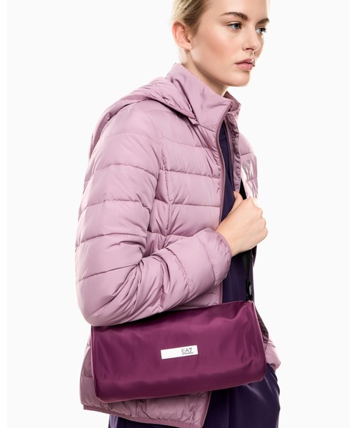 EMPORIO ARMANI EA7(エンポリオアルマーニイーエーセブン)の「<オンライン限定>【エンポリオ アルマーニ EA7】ショルダーバッグ テクニカルファブリック(ショルダーバッグ・レディース・ブラック/ボルドー・FREE)」の1枚目の写真