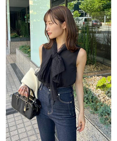 SNIDEL(スナイデル)の「チュールボウタイノースリブラウス(シャツ/ブラウス・レディース・グレー/ブラック/ホワイト・F)」の15枚目の写真