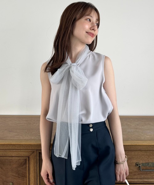 SNIDEL(スナイデル)の「チュールボウタイノースリブラウス(シャツ/ブラウス・レディース・グレー/ブラック/ホワイト・F)」の1枚目の写真