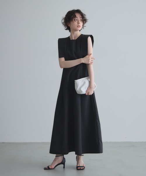 &. NOSTALGIA(アンドドットノスタルジア)の「【ZOZO限定】スクエアスリーブフレアワンピース(ワンピース・レディース・グレー/ブラック・M)」の4枚目の写真