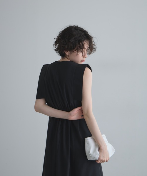 &. NOSTALGIA(アンドドットノスタルジア)の「【ZOZO限定】スクエアスリーブフレアワンピース(ワンピース・レディース・グレー/ブラック・M)」の7枚目の写真