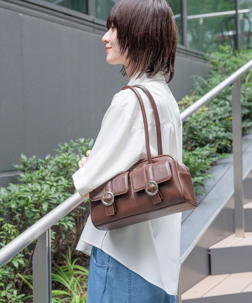 LAKOLE（ラコレ）の「バックルポケットボストンバッグ / 576000（ショルダーバッグ・レディース・ブラウン/ブラック/オフホワイト・FREE）」の3枚目の写真