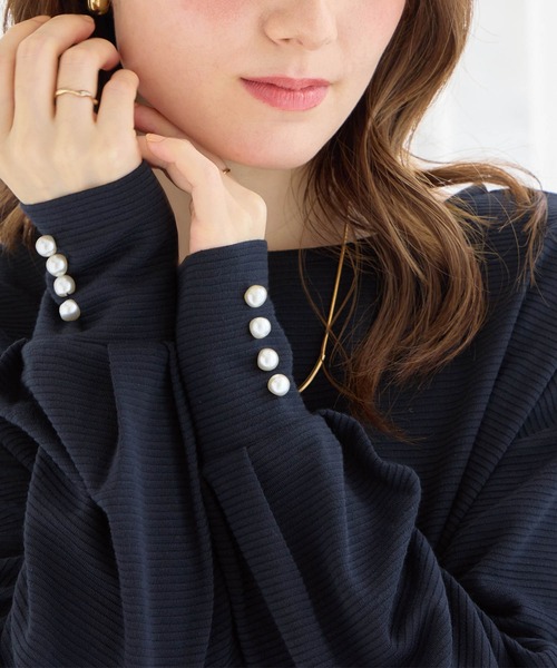 alotta(アロッタ)の「パール調ボタン柔らかカットソーゆるトップス(Tシャツ/カットソー・レディース・ブラック/モカ/ネイビー/ボルドー/グレイッシュブルー・LL/L/M)」の9枚目の写真