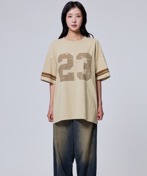 Vini(ヴィニ)の「【Vini】オーバーフィット ヴィンテージライク ラグビー半袖Tシャツ(Tシャツ/カットソー・メンズ・バーガンディー/ダークグリーン/ライトベージュ・SMALL/MEDIUM/LARGE)」の2枚目の写真