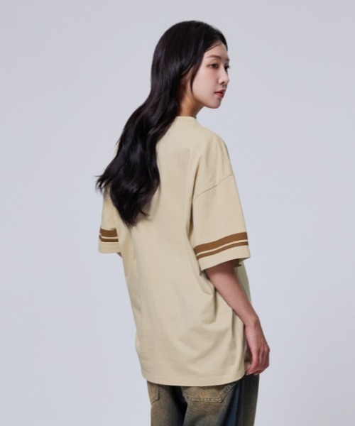 Vini(ヴィニ)の「【Vini】オーバーフィット ヴィンテージライク ラグビー半袖Tシャツ(Tシャツ/カットソー・メンズ・バーガンディー/ダークグリーン/ライトベージュ・SMALL/MEDIUM/LARGE)」の5枚目の写真