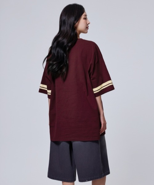 Vini(ヴィニ)の「【Vini】オーバーフィット ヴィンテージライク ラグビー半袖Tシャツ(Tシャツ/カットソー・メンズ・バーガンディー/ダークグリーン/ライトベージュ・SMALL/MEDIUM/LARGE)」の10枚目の写真