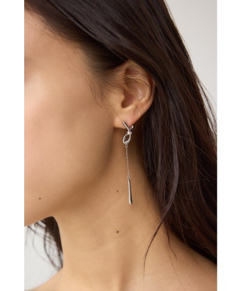 AZUL by moussy(アズールバイマウジー)の「ノットトップスウィングピアス(ピアス(両耳用)・レディース・シルバー/ゴールド系その他・FREE)」の3枚目の写真