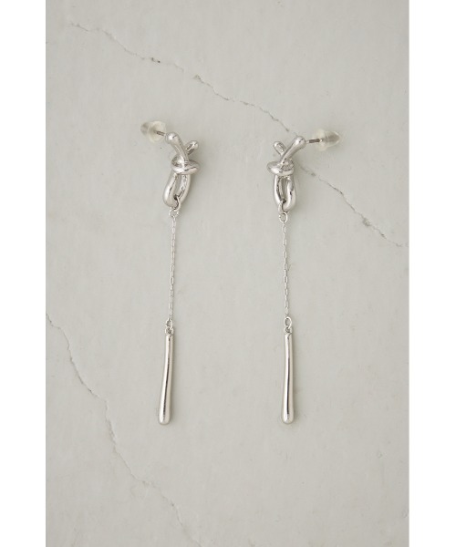 AZUL by moussy(アズールバイマウジー)の「ノットトップスウィングピアス(ピアス(両耳用)・レディース・シルバー/ゴールド系その他・FREE)」の5枚目の写真
