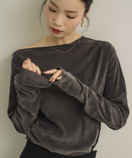 NEUNA（ヌナ）の「シアーベロアドレープトップス（Tシャツ/カットソー・レディース・ブラック/アイボリー/チャコールグレー・FREE）」の8枚目の写真