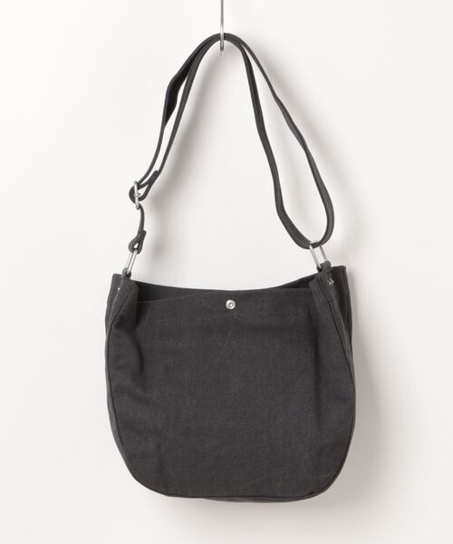 A.P.C.（アーペーセー）の「BESACE JOURNAL SMALL（ショルダーバッグ・メンズ・ブラック・ONESIZE）」の2枚目の写真