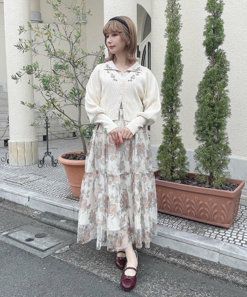 an another angelus(アンアナザーアンジェラス)の「ローズ刺繍リブニットカーディガン(Tシャツ/カットソー・レディース・オフホワイト/ブルー/グリーン・フリー)」の6枚目の写真