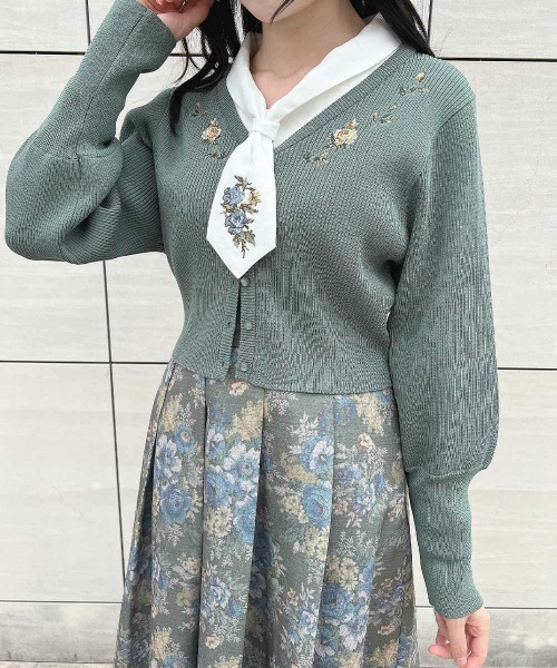 an another angelus(アンアナザーアンジェラス)の「ローズ刺繍リブニットカーディガン(Tシャツ/カットソー・レディース・オフホワイト/ブルー/グリーン・フリー)」の18枚目の写真
