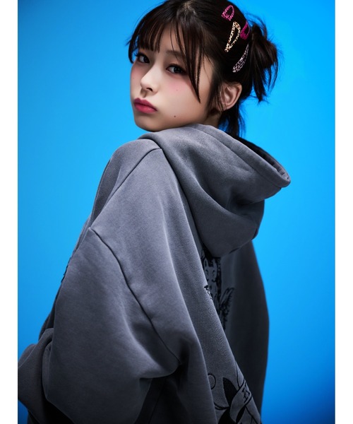 A'GEM9(エージェムナイン)の「A'GEM/9 × .kom 『A'GEM/9/エージェムナイン』 Ed Hardy ピグメントプルパーカー(パーカー・メンズ・グレー・FREE)」の3枚目の写真