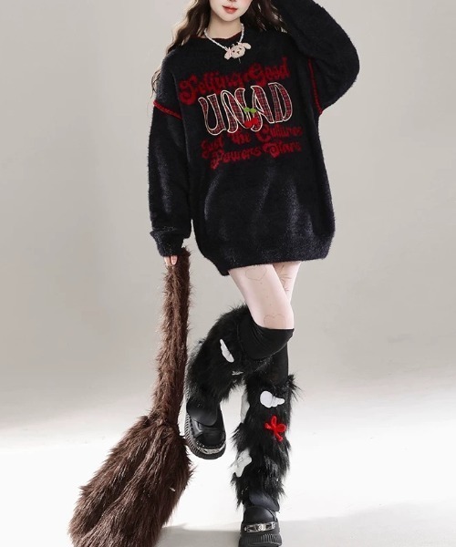 Sibra（シブラ）の「レトロロゴ×チェリーブローチ付き ふわふわニットトップス（ニット/セーター・レディース・ブラック/アイボリー/ブラウン/グレー・M）」の7枚目の写真