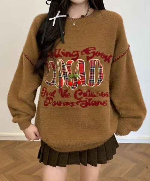 Sibra（シブラ）の「レトロロゴ×チェリーブローチ付き ふわふわニットトップス（ニット/セーター・レディース・ブラック/アイボリー/ブラウン/グレー・M）」の9枚目の写真