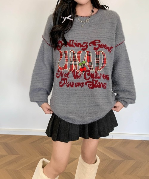 セール】レトロロゴ×チェリーブローチ付き ふわふわニットトップス