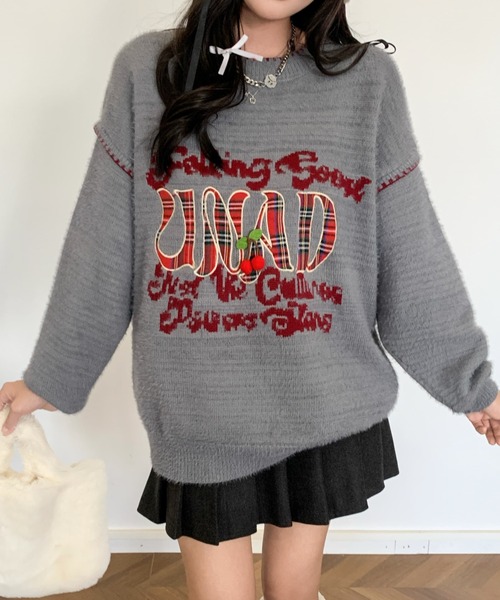 Sibra（シブラ）の「レトロロゴ×チェリーブローチ付き ふわふわニットトップス（ニット/セーター・レディース・ブラック/アイボリー/ブラウン/グレー・M）」の13枚目の写真