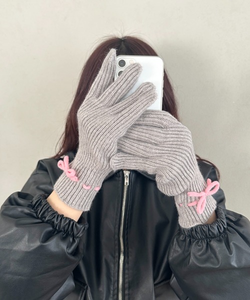 MYMOOD.（マイムード）の「ワンポイントリボン手袋（手袋・レディース・ベージュ/ブラック/アイボリー/レッド/ピンク/グレー・FREE）」の3枚目の写真
