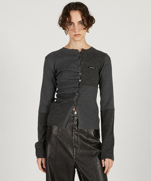 PRANK PROJECT(プランクプロジェクト)の「ランダムボタンニットトップ / Random Button Knit Top(ニット/セーター・レディース・ピンク/チャコールグレー/ブラック・FREE)」の2枚目の写真