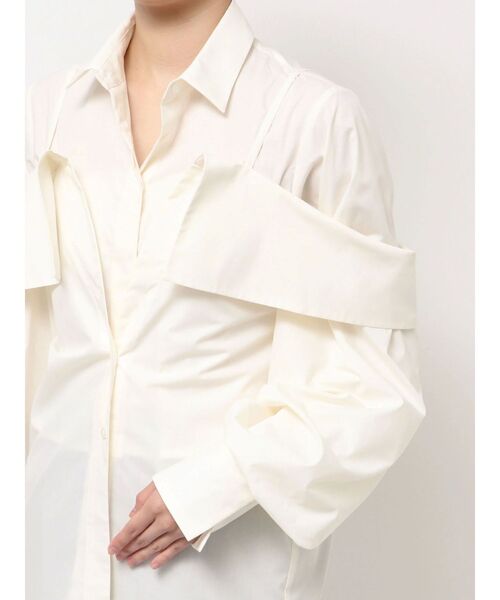 ELENDEEK（エレンディーク）の「レイヤードオフショルダーシャツ（シャツ/ブラウス・レディース・オフホワイト/ブルー・FREE）」の4枚目の写真